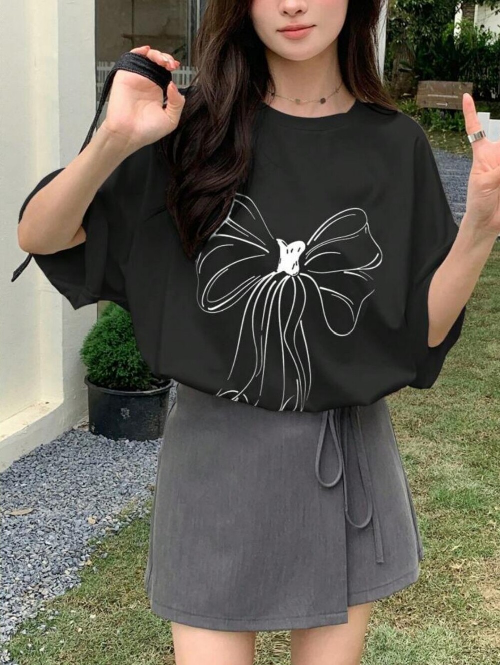 SHEIN Dazy Black Short Sleeve Tee with White Bow Doodle Art Graphic Women Large - Picture 5 of 8